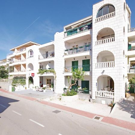Cozy Apartment In Makarska With Kitchen Exterior foto
