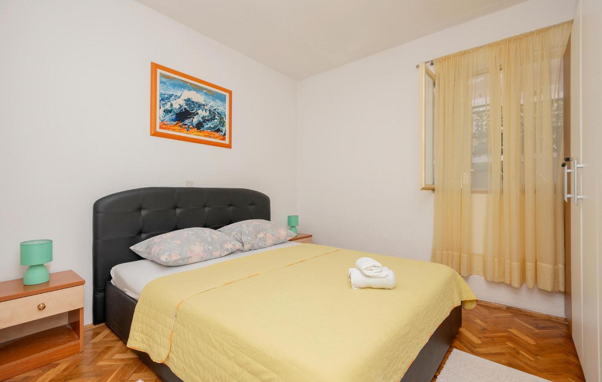 Cozy Apartment In Makarska With Kitchen Exterior foto