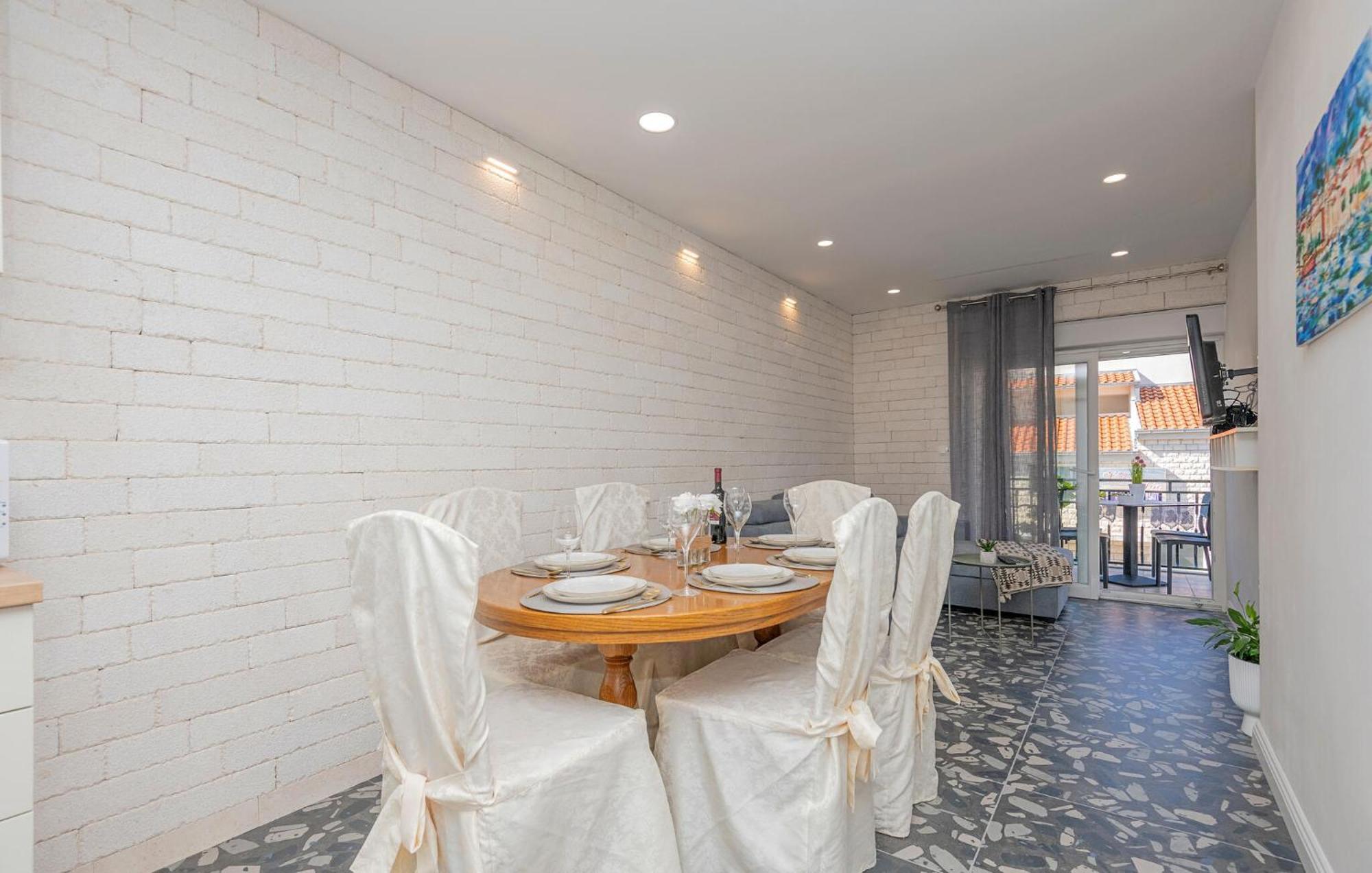 Cozy Apartment In Makarska With Kitchen Exterior foto